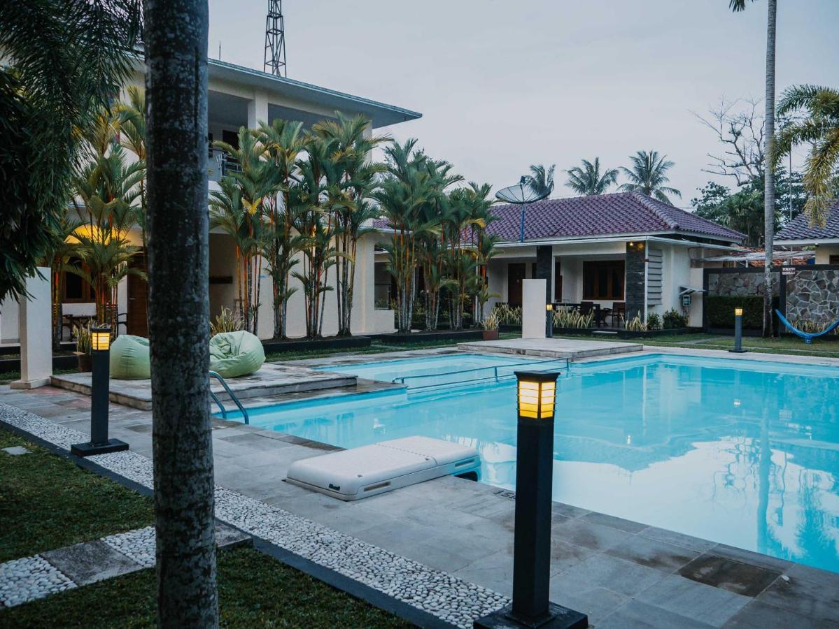 Sunrise Resort Batukaras Exteriér fotografie