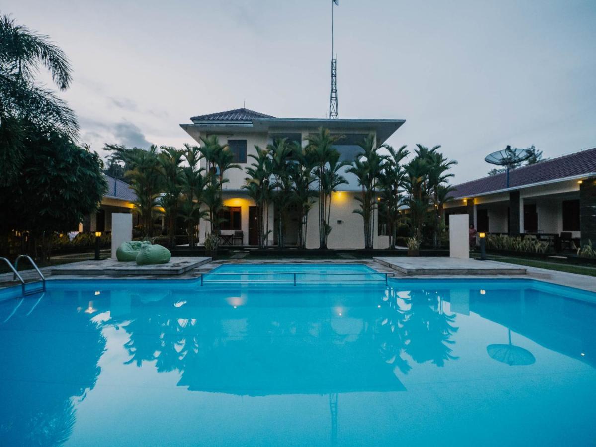 Sunrise Resort Batukaras Exteriér fotografie